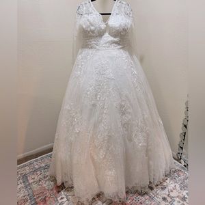 Oleg Cassini New with size 24 wedding gown
